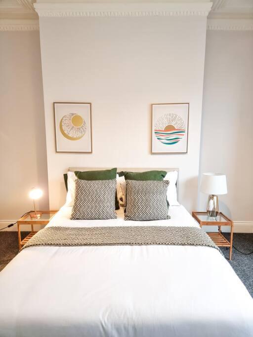 Gorgeous Newly Renovated 2 Double Bed Flat Apartment Swansea Exterior photo
