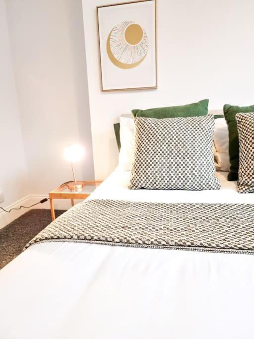 Gorgeous Newly Renovated 2 Double Bed Flat Apartment Swansea Exterior photo
